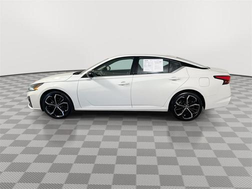 2023 Nissan Altima SR FWD