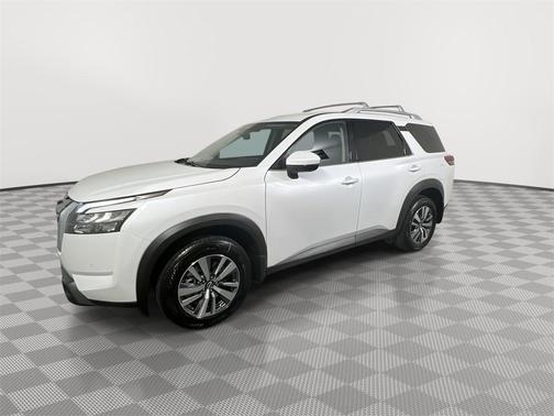 2025 Nissan Pathfinder SL FWD