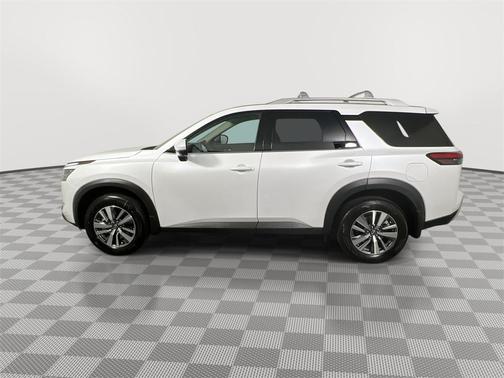 2025 Nissan Pathfinder SL FWD