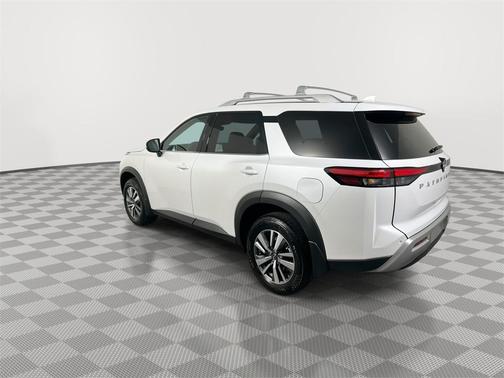 2025 Nissan Pathfinder SL FWD