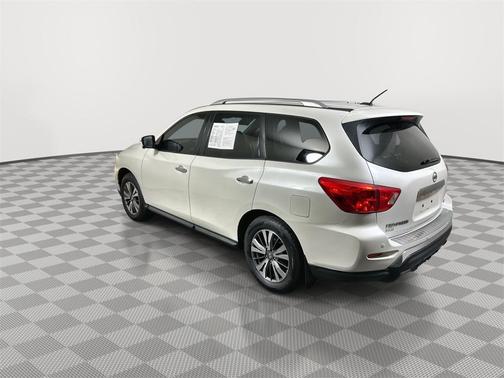 2017 Nissan Pathfinder SL