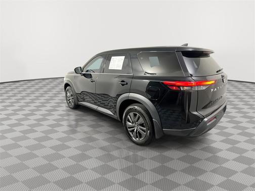 2022 Nissan Pathfinder S 2WD