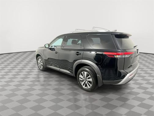 2025 Nissan Pathfinder SL FWD