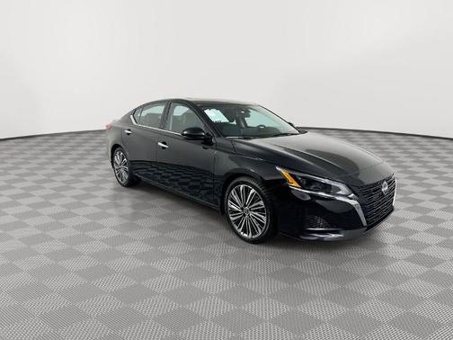 Super Black Clearcoat 2023 Nissan Altima 2.5 SL