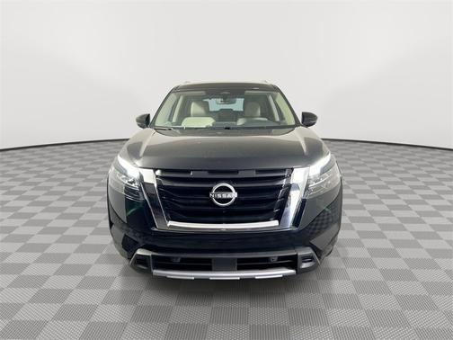 2025 Nissan Pathfinder SL FWD