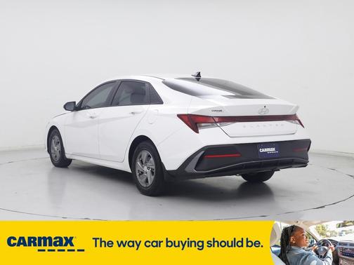 2024 Hyundai ELANTRA SE