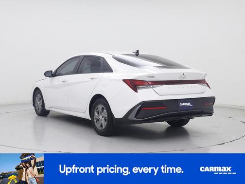 2024 Hyundai ELANTRA SE