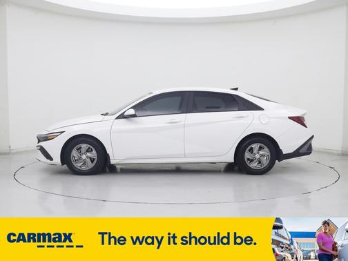 2024 Hyundai ELANTRA SE