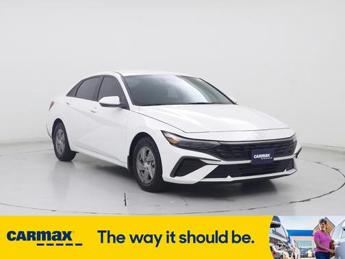 2024 Hyundai ELANTRA SE