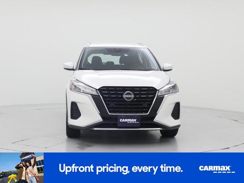 White 2022 Nissan Kicks SV