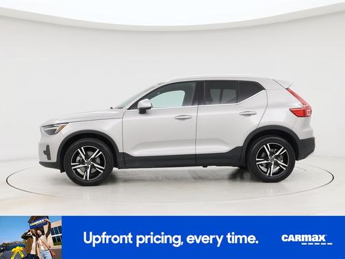 2025 Volvo XC40 B5 Core Bright Theme