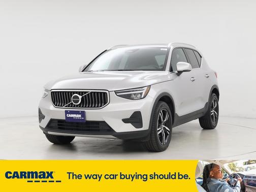 2025 Volvo XC40 B5 Core Bright Theme