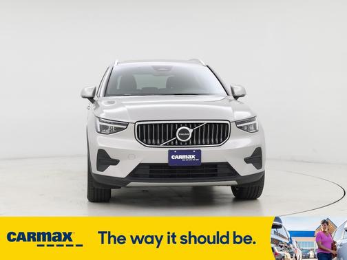 2025 Volvo XC40 B5 Core Bright Theme