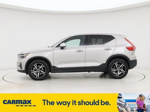 2025 Volvo XC40 B5 Core Bright Theme