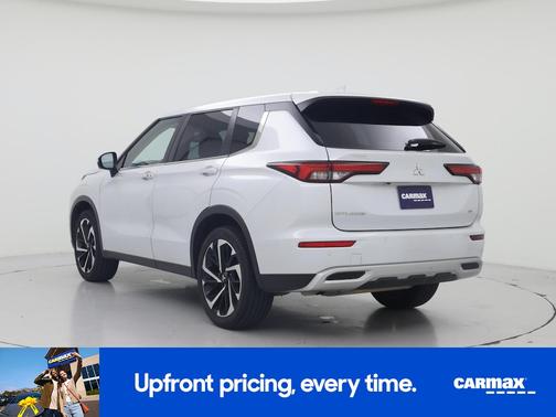 White 2022 Mitsubishi Outlander SE