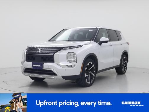 White 2022 Mitsubishi Outlander SE