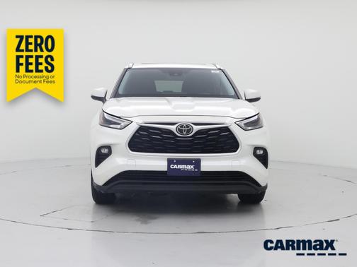 White 2021 Toyota Highlander XLE