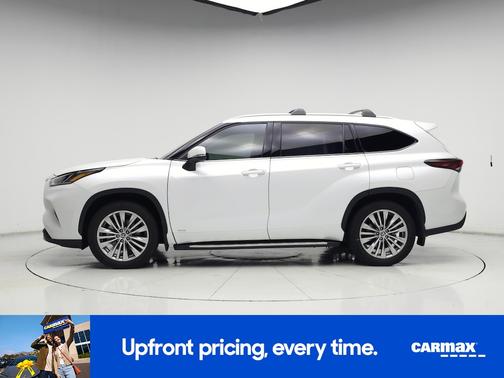 White 2025 Toyota Highlander Hybrid Platinum
