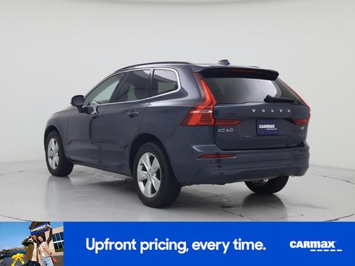 Blue 2022 Volvo XC60 B5 Momentum