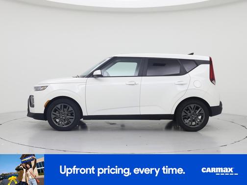 White 2021 Kia Soul EX
