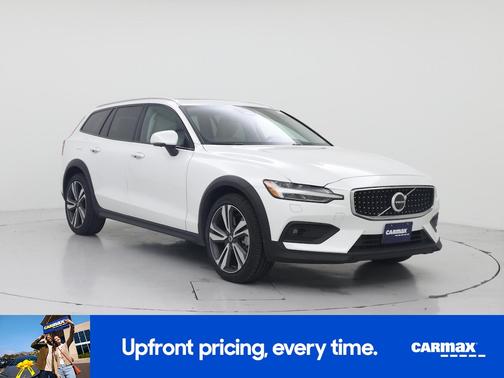 White 2025 Volvo V60 Cross Country B5 Plus