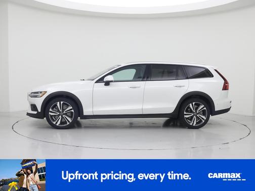 White 2025 Volvo V60 Cross Country B5 Plus