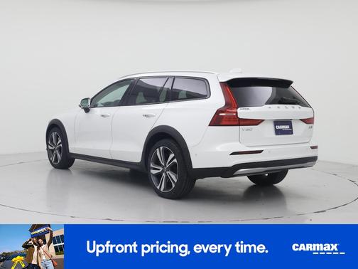 White 2025 Volvo V60 Cross Country B5 Plus