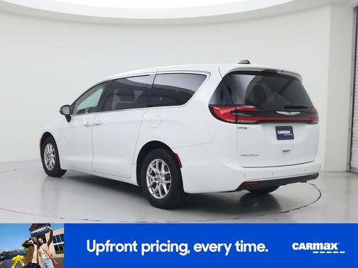 White 2023 Chrysler Pacifica Touring L