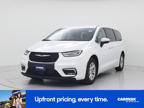 White 2023 Chrysler Pacifica Touring L