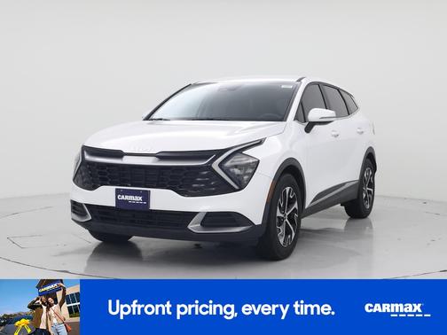 White 2023 Kia Sportage EX
