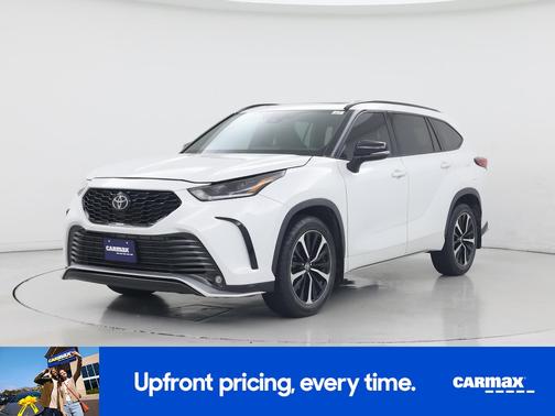 White 2022 Toyota Highlander XSE