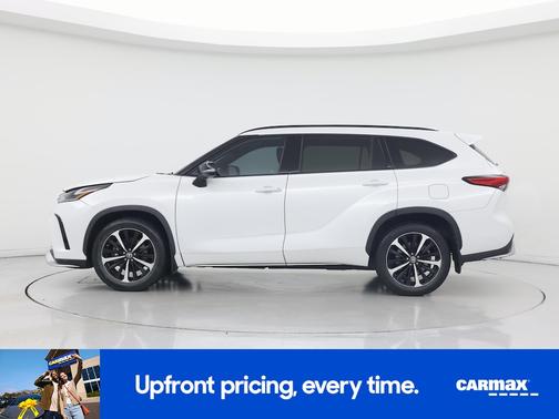 White 2022 Toyota Highlander XSE