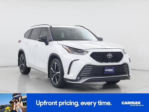 White 2022 Toyota Highlander XSE