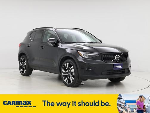 2025 Volvo XC40 B5 Plus Dark Theme