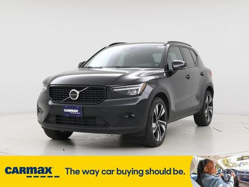 2025 Volvo XC40 B5 Plus Dark Theme