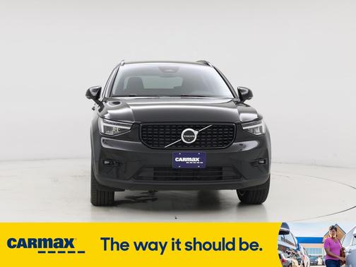 2025 Volvo XC40 B5 Plus Dark Theme