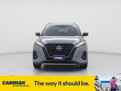 2022 Nissan Kicks SR