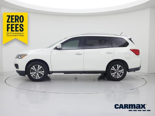 White 2018 Nissan Pathfinder SV
