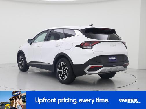 White 2023 Kia Sportage EX