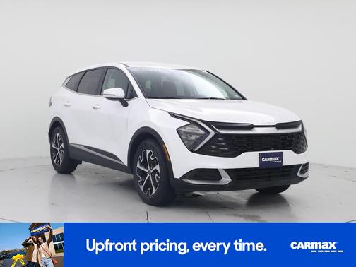 White 2023 Kia Sportage EX