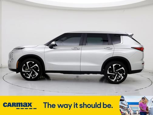 2023 Mitsubishi Outlander SE