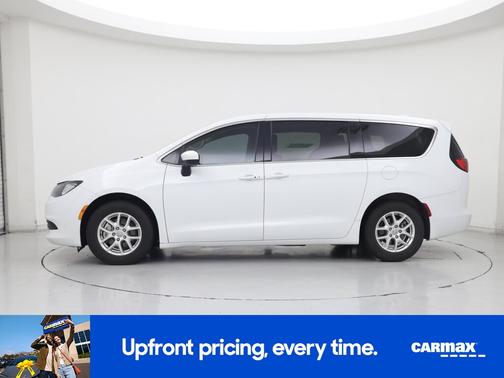 2020 Chrysler Voyager LX