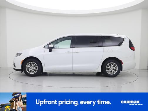 White 2023 Chrysler Pacifica Touring L