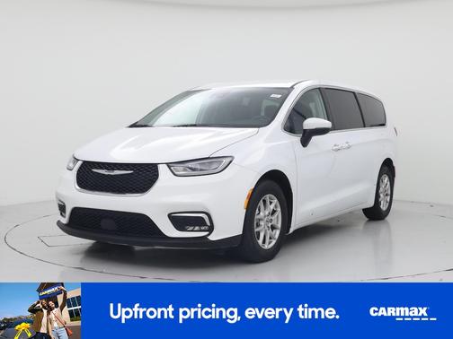 White 2023 Chrysler Pacifica Touring L