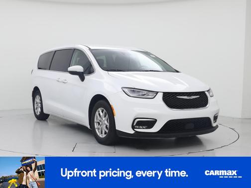 White 2023 Chrysler Pacifica Touring L
