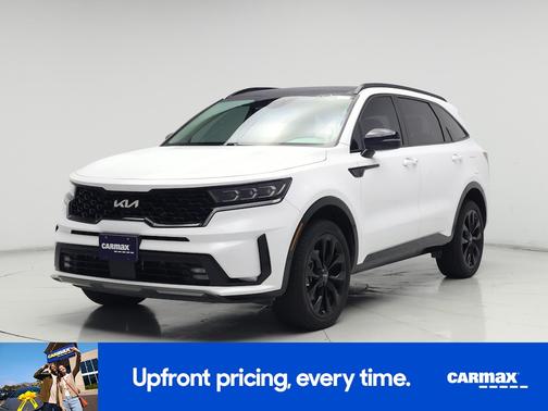 White 2023 Kia Sorento SX