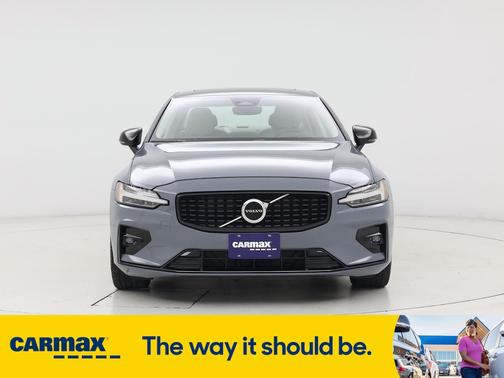 2023 Volvo S60 B5 Core Dark Theme