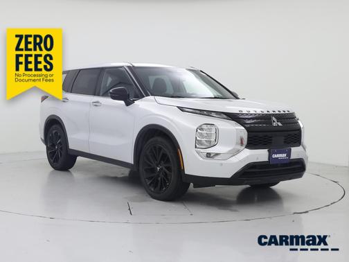 White 2023 Mitsubishi Outlander SE