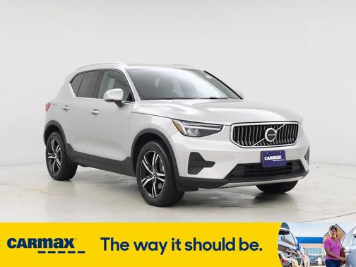 2025 Volvo XC40 B5 Core Bright Theme