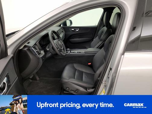 2024 Volvo XC60 B5 Core Dark Theme